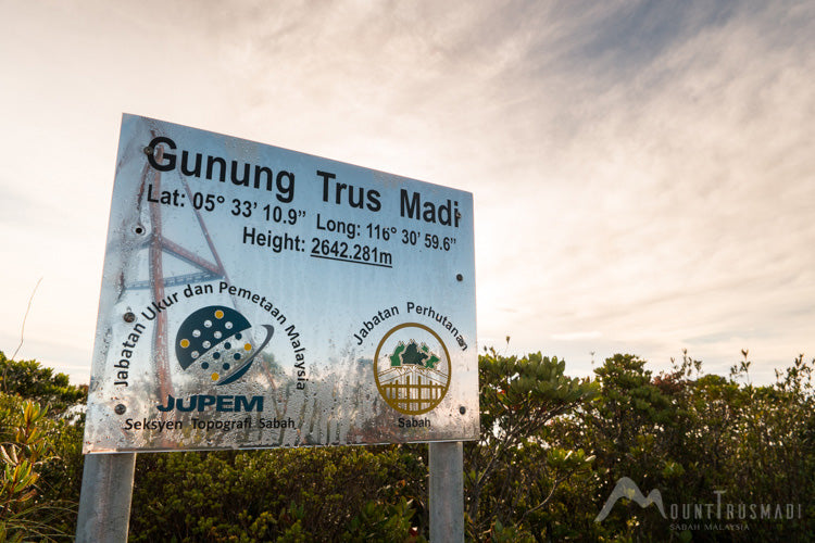 Gunung Trus Madi sign board - Mount Trusmadi